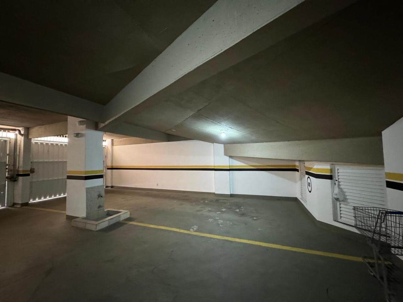 Bc Apto Com 1 Mais 02 Quartos,cozinha, Lavanderia, Sala De Estar E Jantar , Sacada Com Churrasqueira A Carvao E Duas Garagens Privativas Apartamento Balneario Camboriu