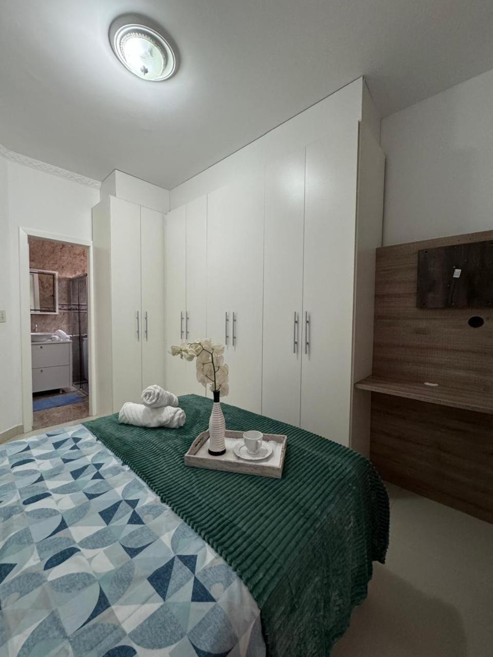 Bc Apto Com 1 Mais 02 Quartos,cozinha, Lavanderia, Sala De Estar E Jantar , Sacada Com Churrasqueira A Carvao E Duas Garagens Privativas Apartamento *