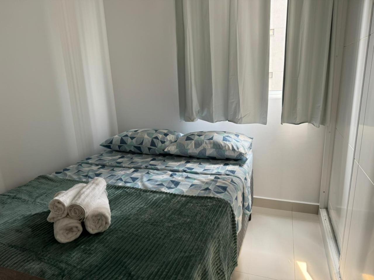 Bc Apto Com 1 Mais 02 Quartos,cozinha, Lavanderia, Sala De Estar E Jantar , Sacada Com Churrasqueira A Carvao E Duas Garagens Privativas Apartamento Balneario Camboriu